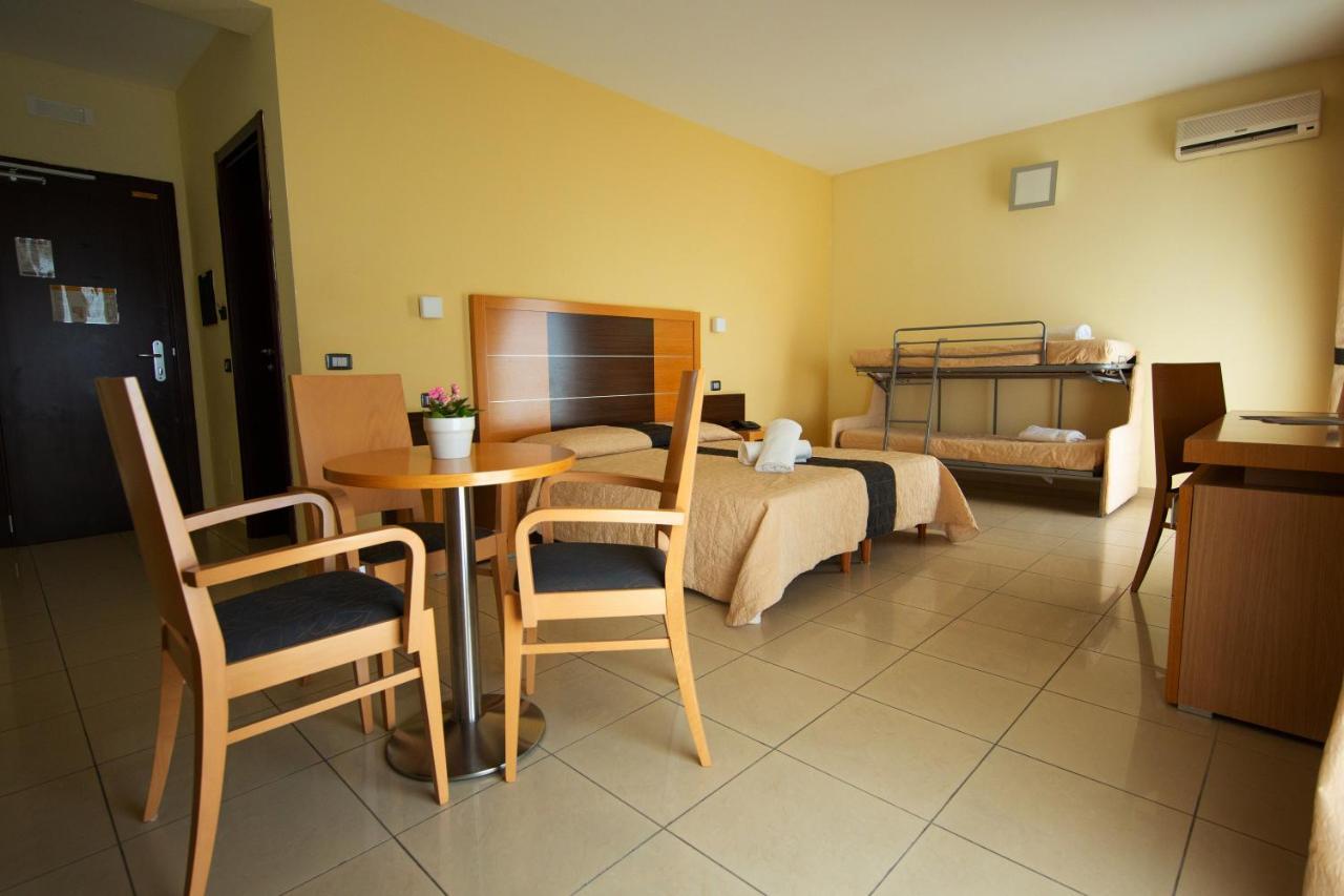 Ticho'S Greenblu Hotel Castellaneta Marina Exterior foto