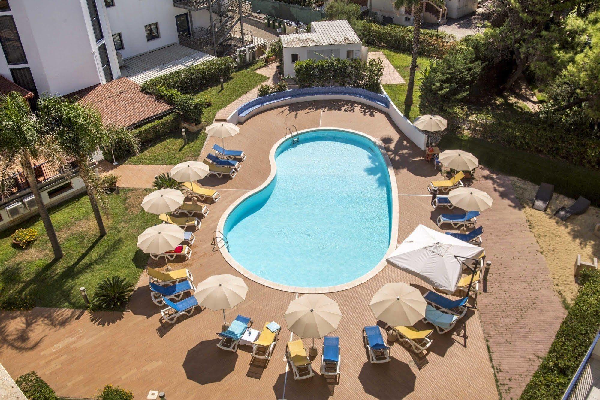 Ticho'S Greenblu Hotel Castellaneta Marina Exterior foto